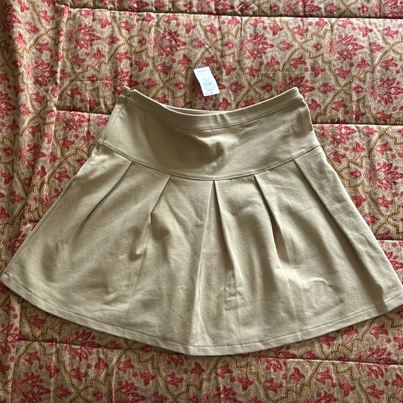 • BUNDLE OF 2 PLEATED UNIFORM SKIRTS • - Picture 2 of 3